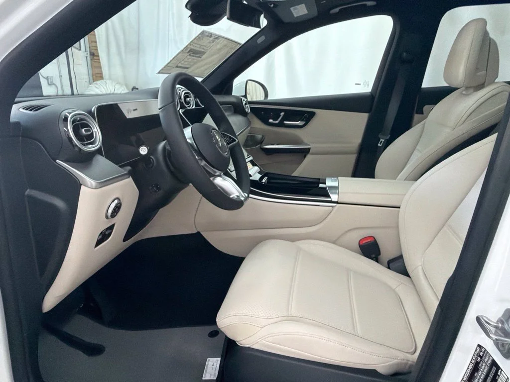 New 2027 White Mercedes-Benz GLC 300 image 71