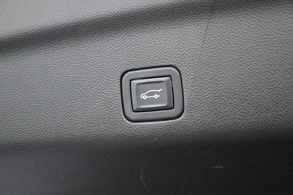 Used 2023 Iridescent Pearl Tricoat Chevrolet LT image 45