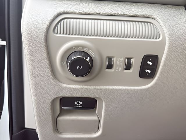 Used 2022 White Jeep Series III image 18