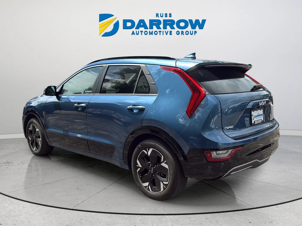 Used 2023 Blue Kia Wave image 3