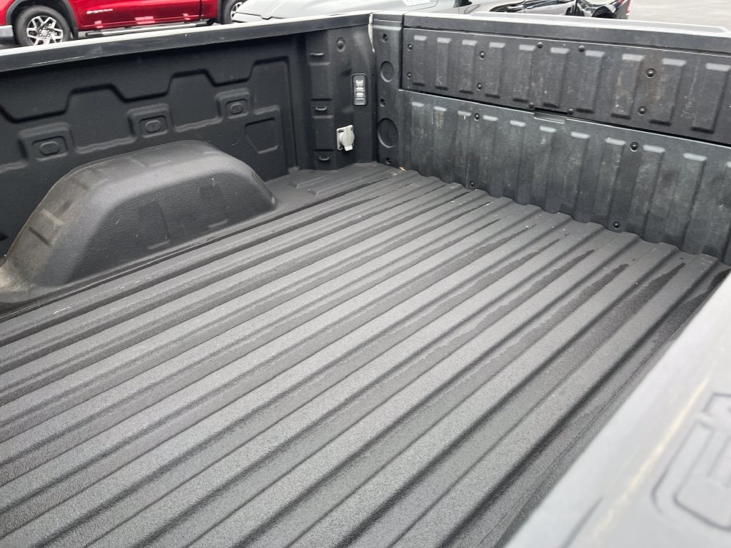 Used 2022 White GMC Denali image 10