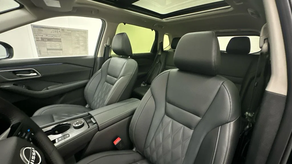 New 2026 Black Nissan Platinum image 9