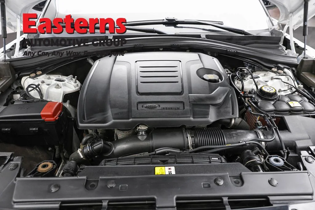 Used 2022 White Land Rover P250 R-Dynamic S image 7