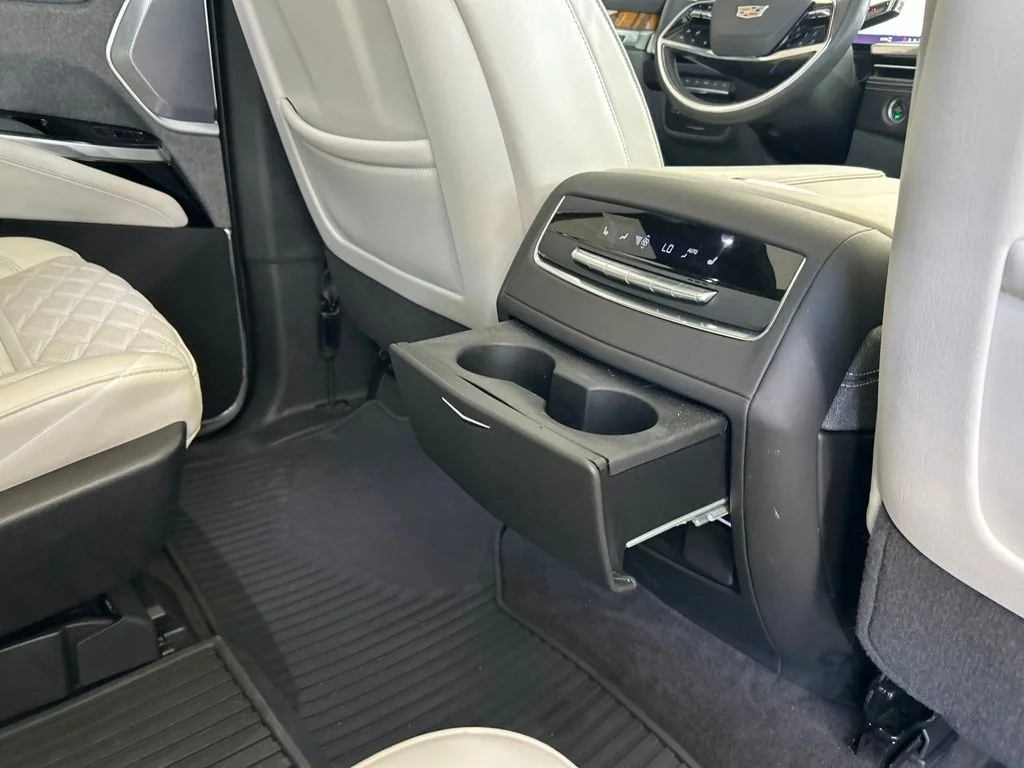 Used 2025 White Cadillac Sport Platinum image 43