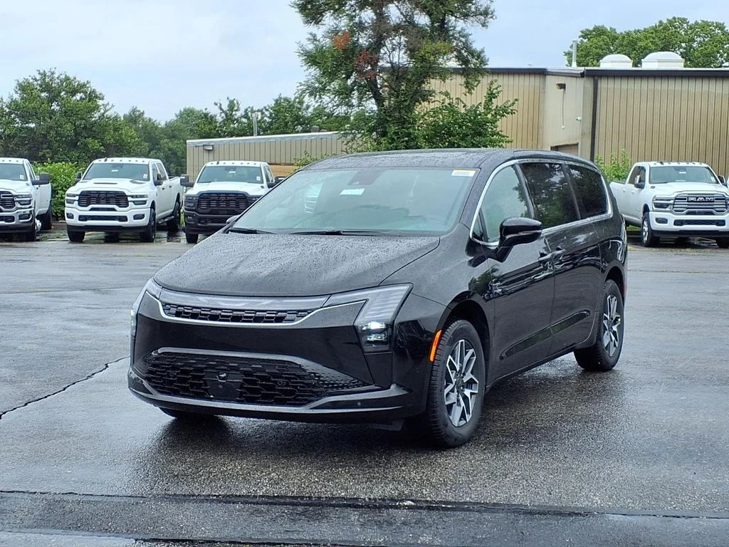 New 2027 Diamond Black Crystal Pearl-Coat Exterior Paint Chrysler Limited image 2
