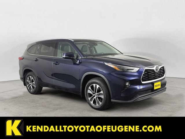 Used 2022  Toyota XLE image 3