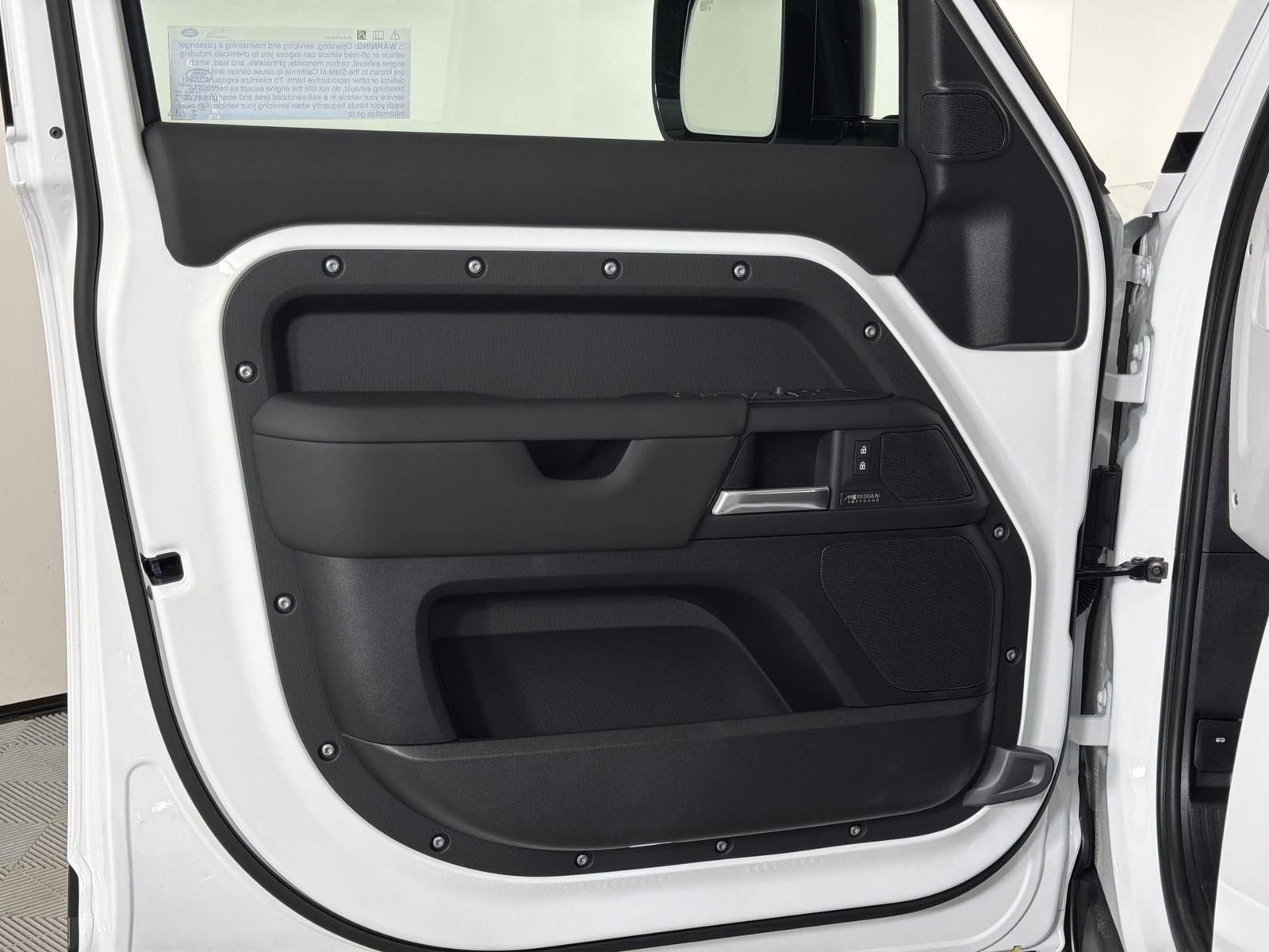 2026 Land Rover Defender X-Dynamic SE - Photo 21