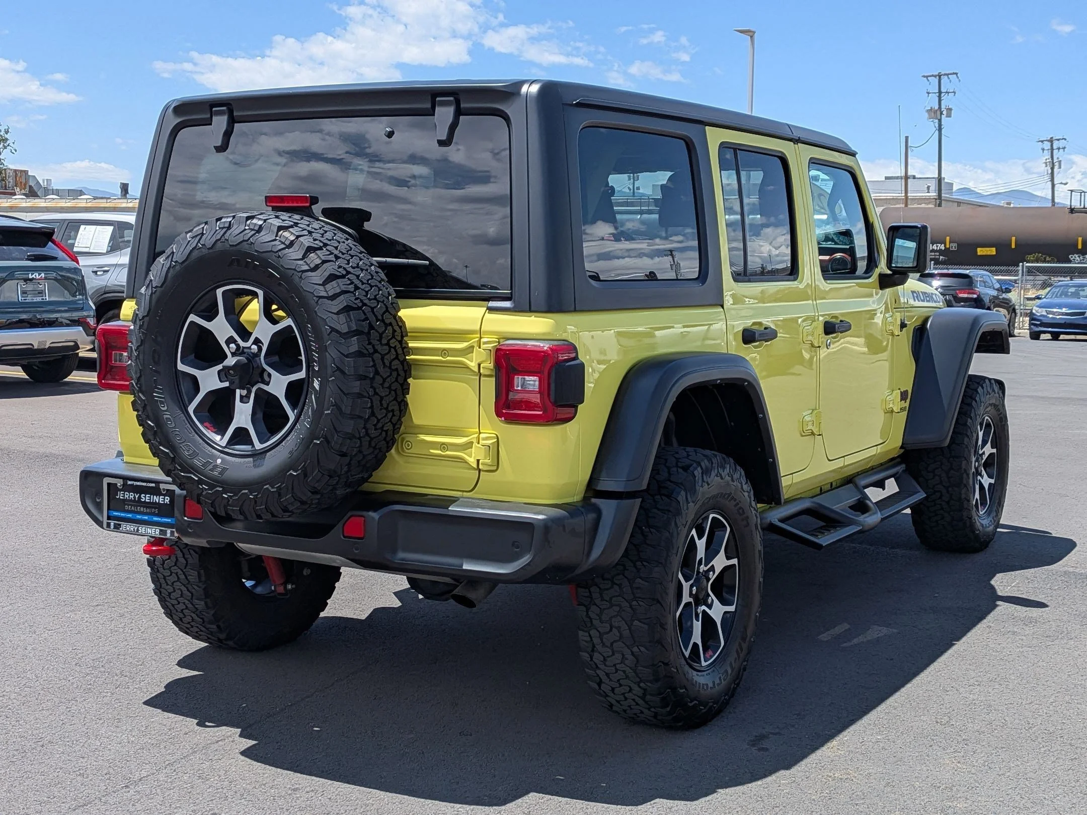 Used 2022 High Velocity Clearcoat Jeep Unlimited Rubicon image 6