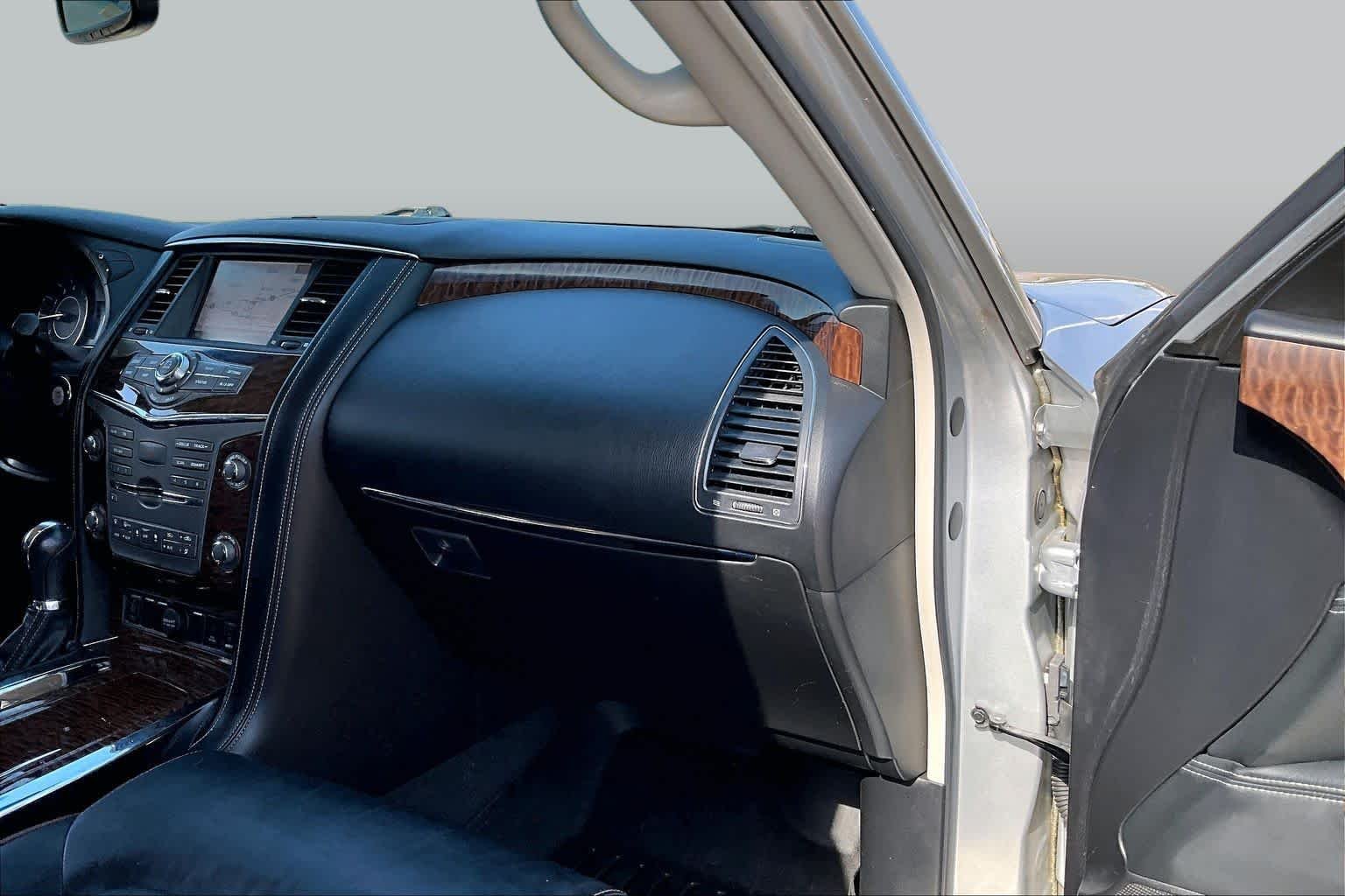 Used 2017 Brilliant Silver Nissan SL image 17