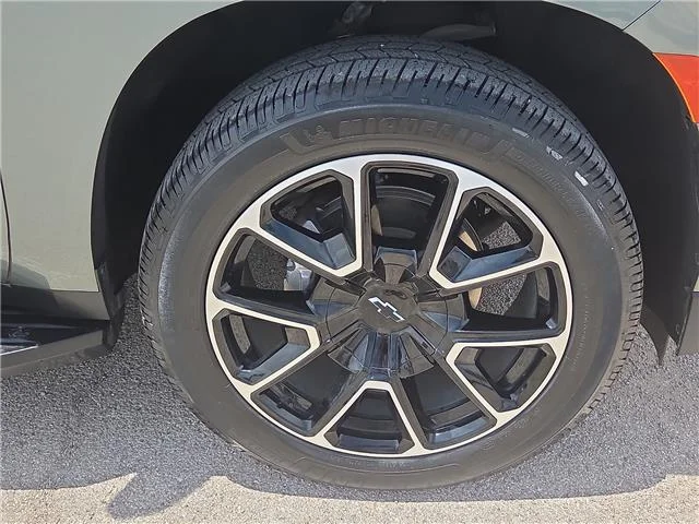 Used 2024 Silver Sage Metallic Chevrolet RST 4x4 image 6