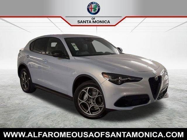 New 2025 Moonlight Gray Metallic Exterior Paint Alfa Romeo  image 1