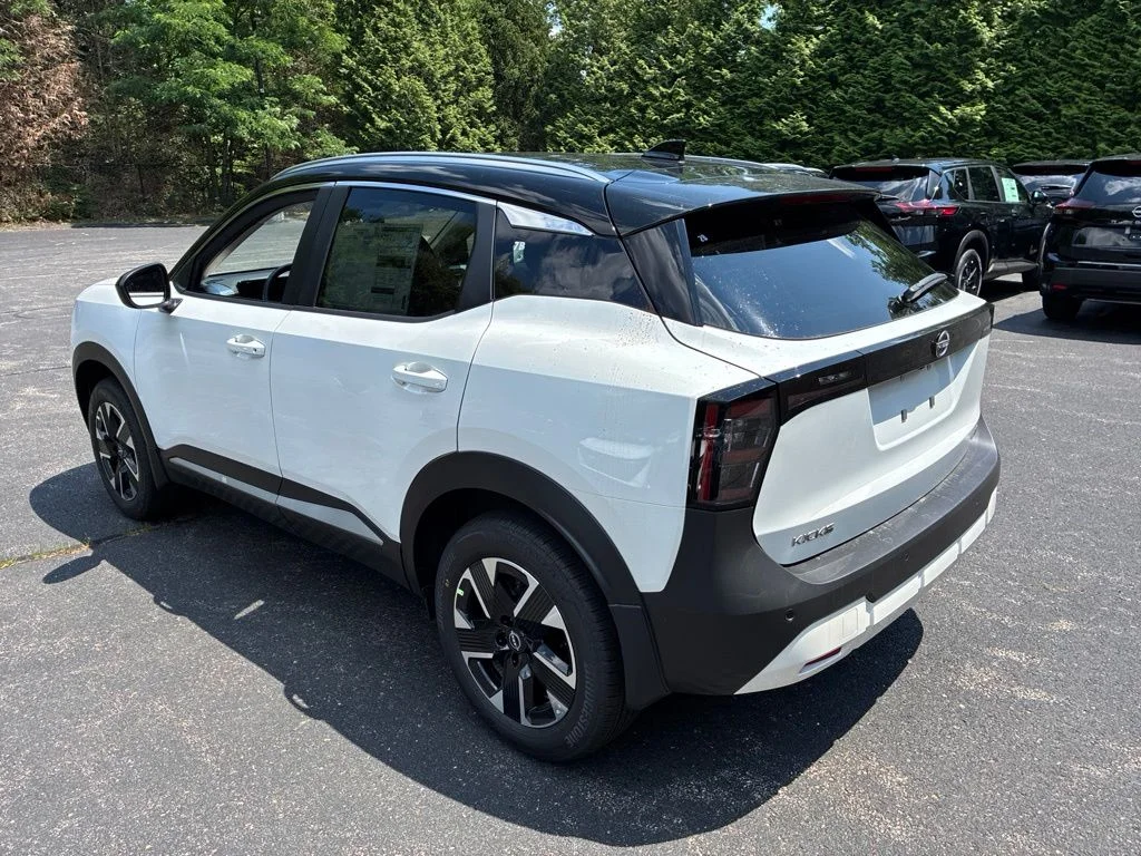New 2026 Aspen White TriCoat / Super Black Two-tone Nissan SV image 5