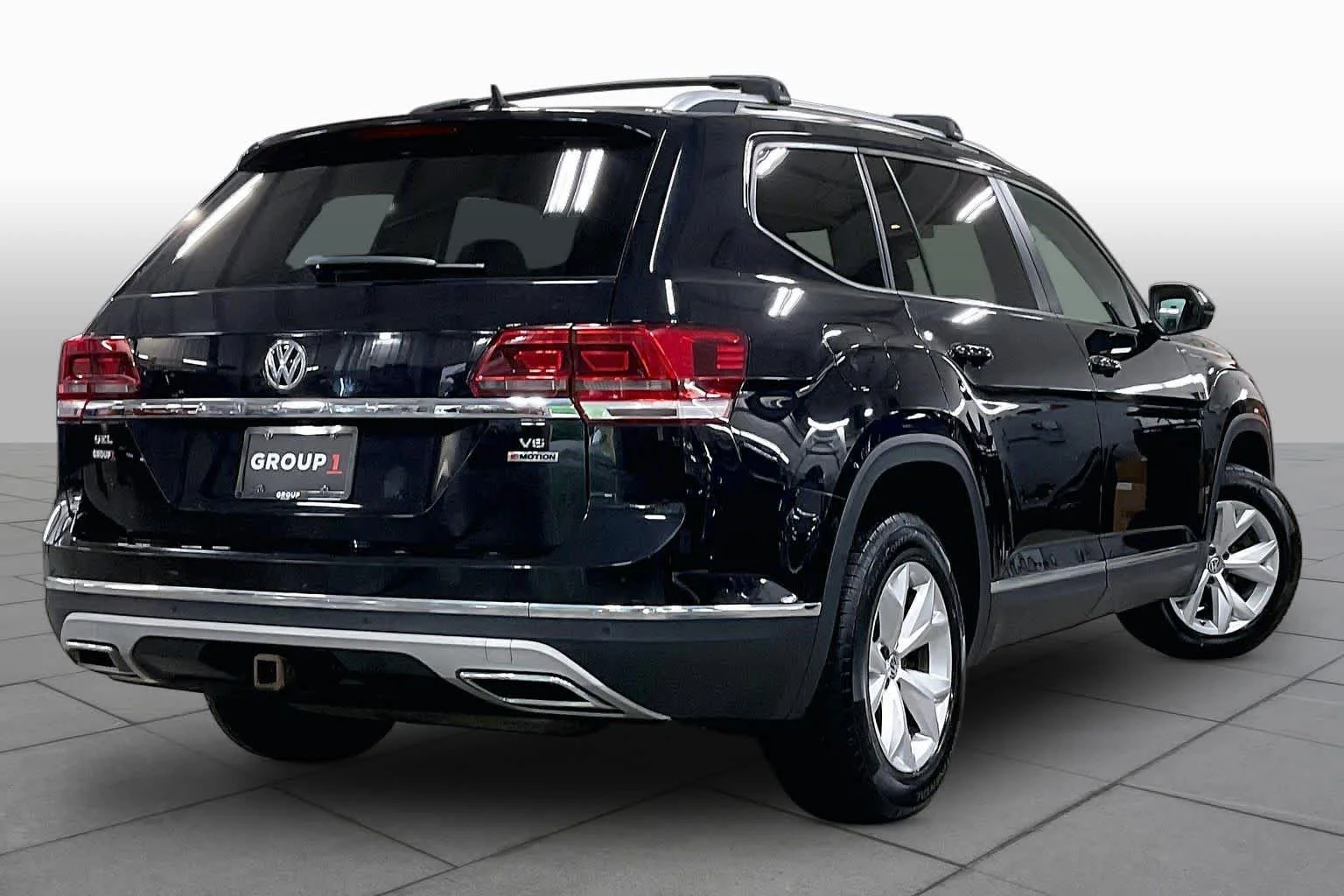 Used 2018 Deep Black Pearl Volkswagen 3.6L V6 SEL image 13