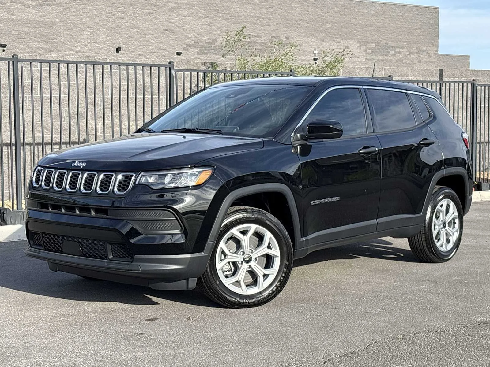 Used 2025 Diamond Black Crystal Pearlcoat Jeep Sport image 29