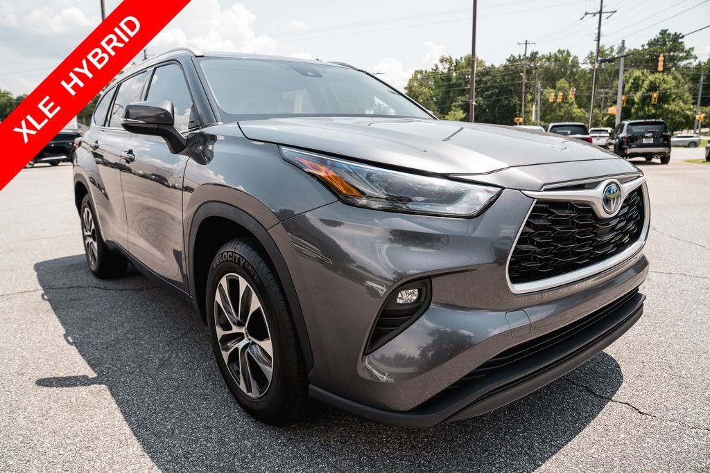 Used 2022 Magnetic Gray Metallic Toyota XLE image 10