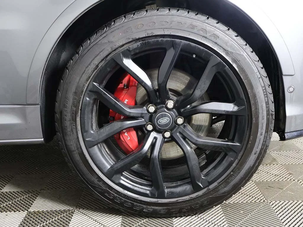 Used 2022 Gray Land Rover SVR image 28