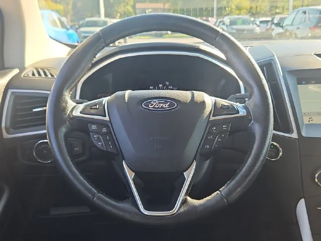 Used 2018 Gold Ford SEL image 15