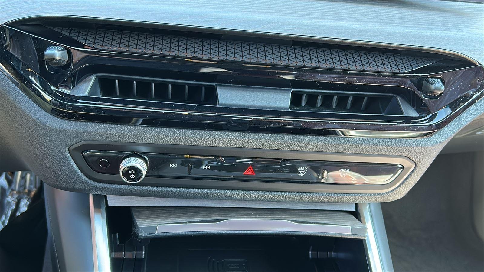 New 2026 Black Sapphire Metallic BMW 330i xDrive image 17