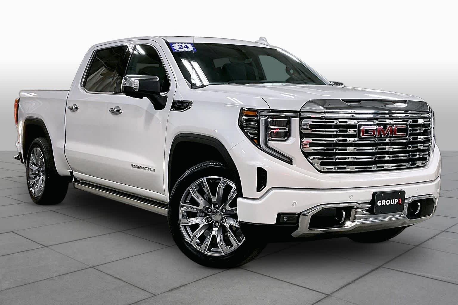 Used 2024 White Frost Tricoat GMC Denali image 3