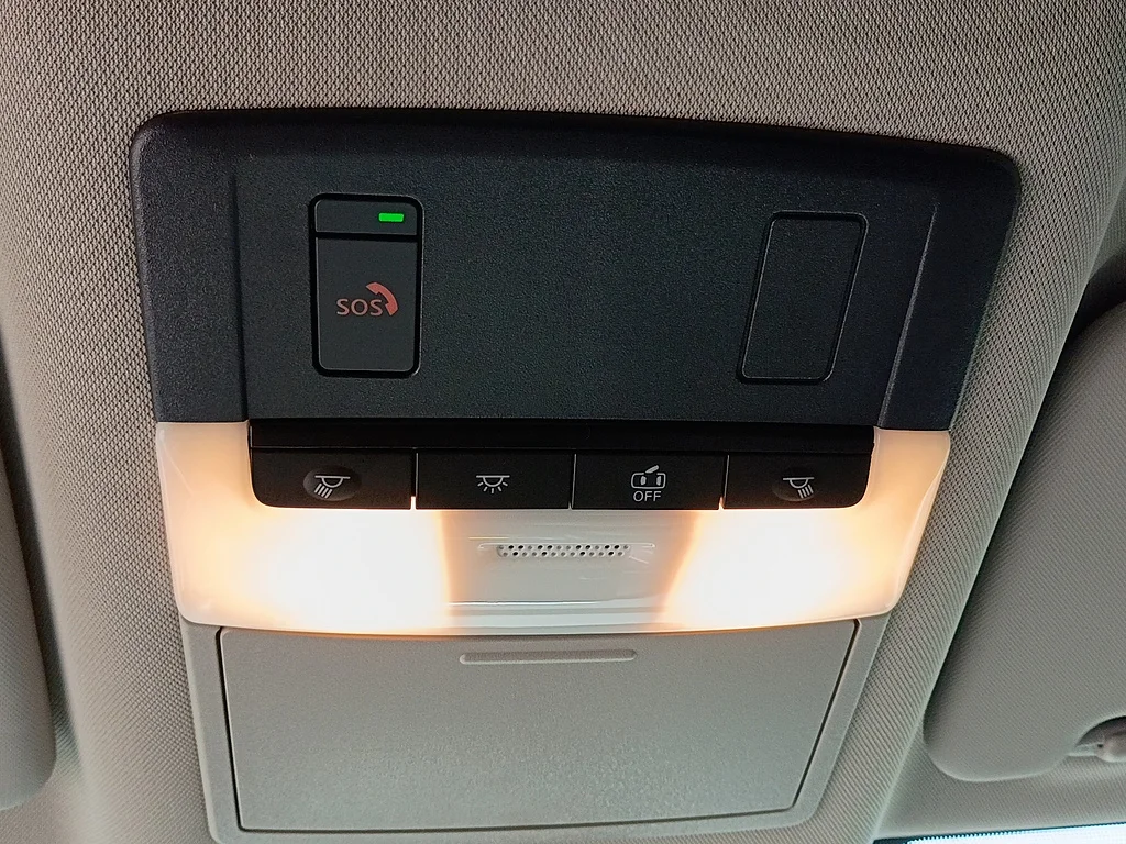Used 2025 Everest White Pearl Nissan Rock Creek image 24