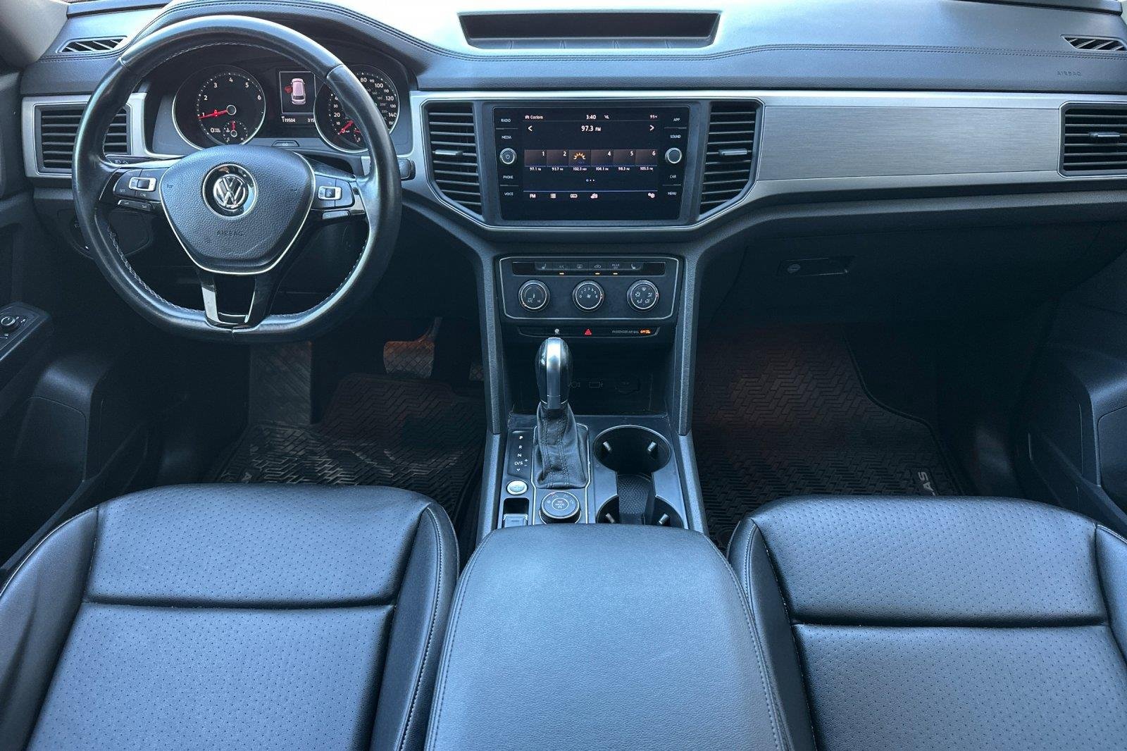 Used 2018 Deep Black Pearl Volkswagen 3.6L V6 SE image 13