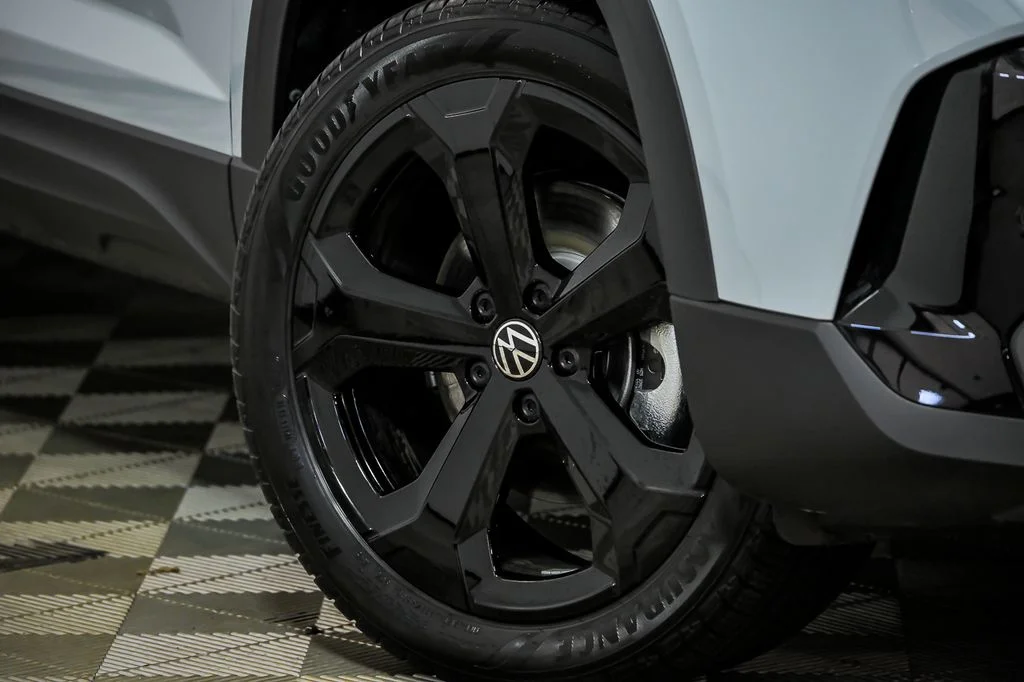 New 2026 Gray Volkswagen 1.5T SE Black image 3