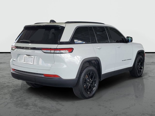 2026 Jeep Grand Cherokee Laredo Altitude