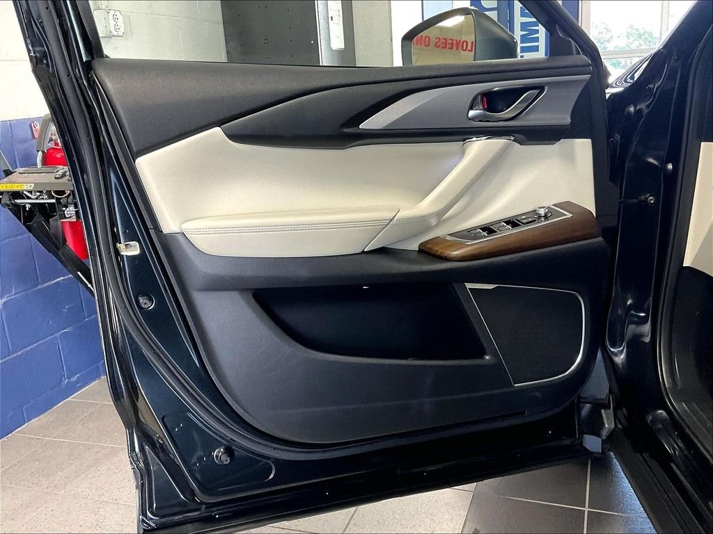 Used 2023 Black Mazda Signature image 9