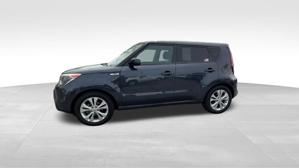 Used 2015 Blue Kia Plus image 3