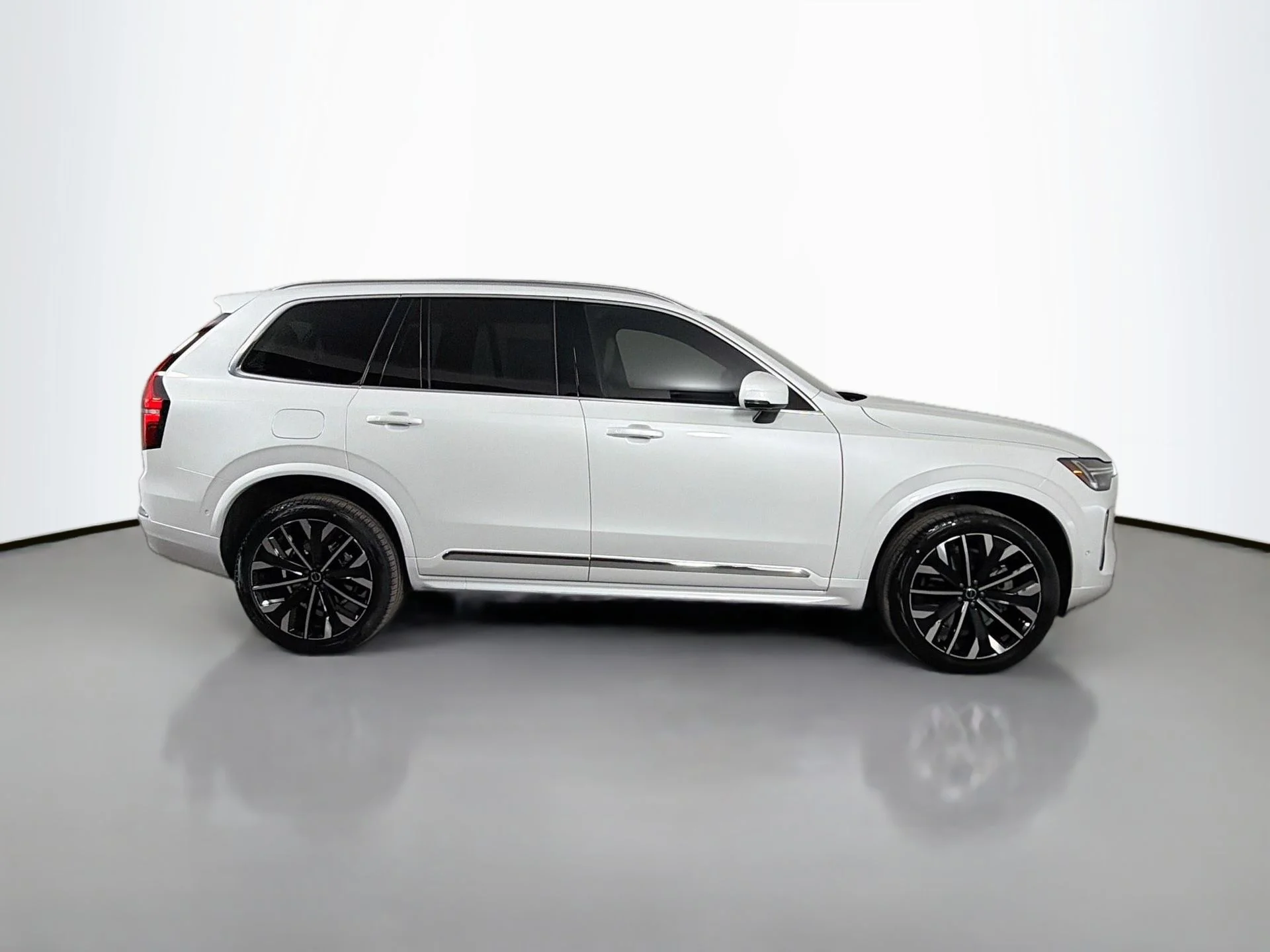 New 2026 Crystal White Volvo Ultra image 4