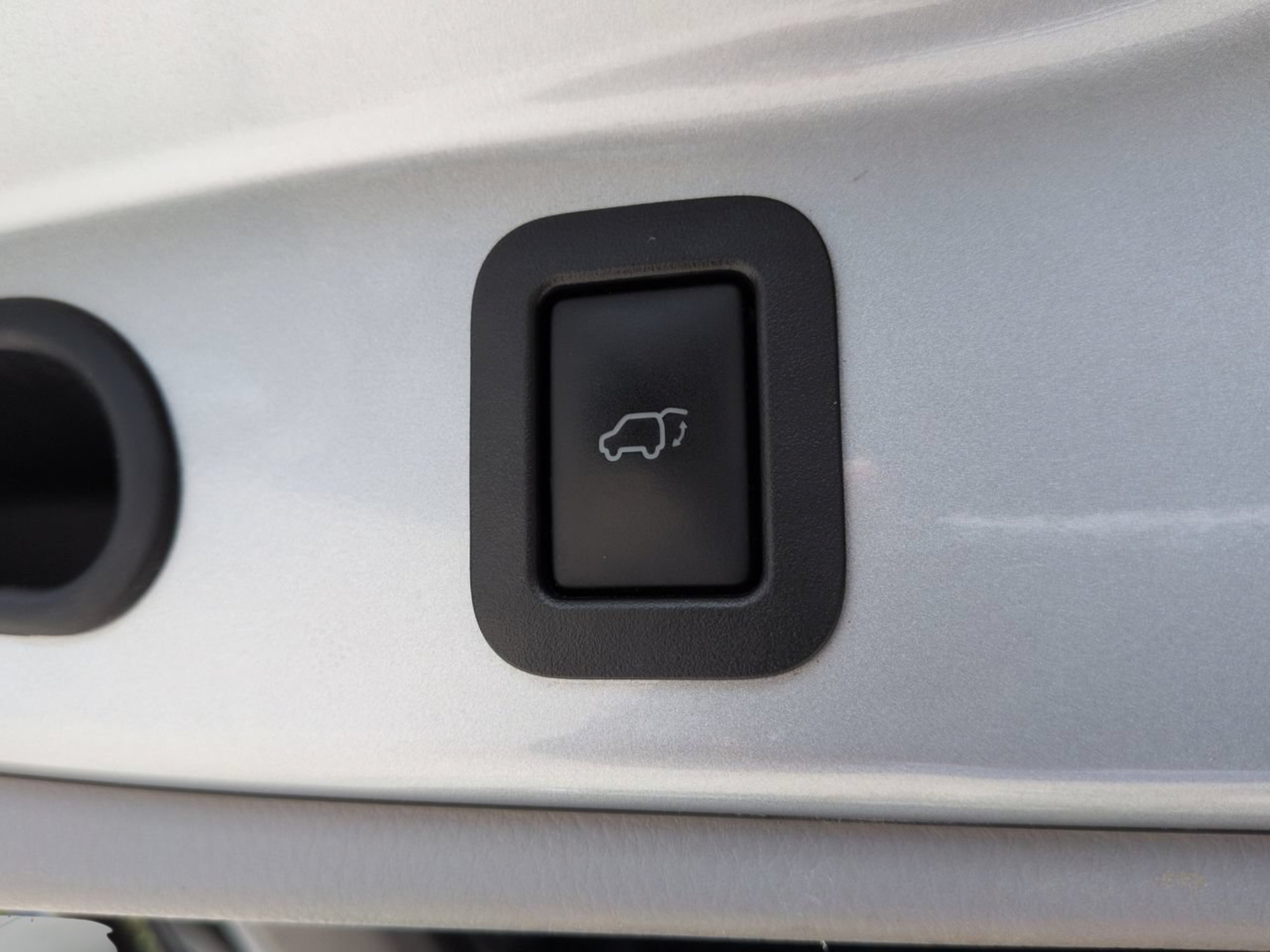 Used 2015 Silver Sky Metallic Toyota Limited image 35