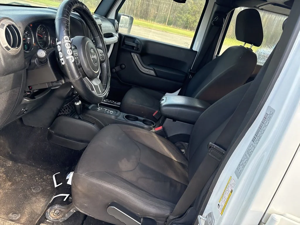 Used 2015 White Jeep Unlimited Sport image 12