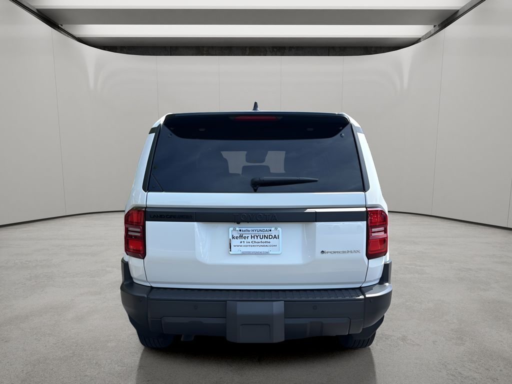 Used 2024 Ice Cap Toyota  image 4