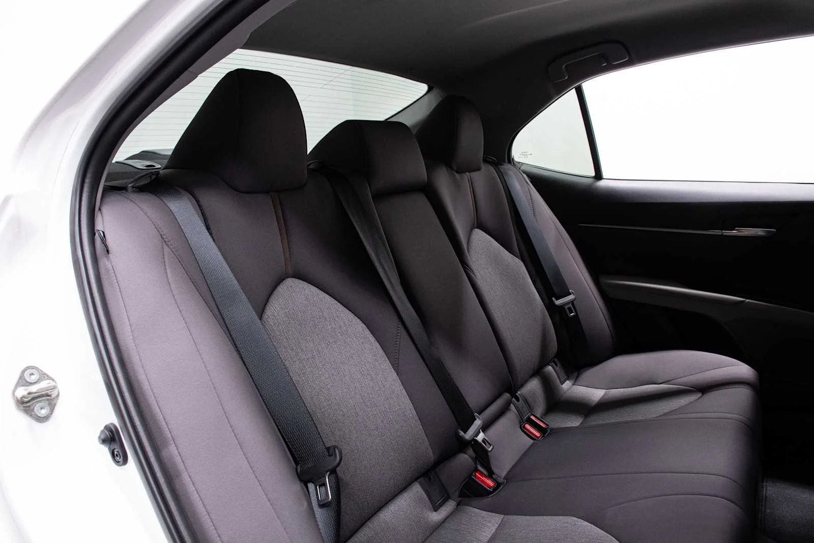 Used 2019 Super White Toyota LE image 24