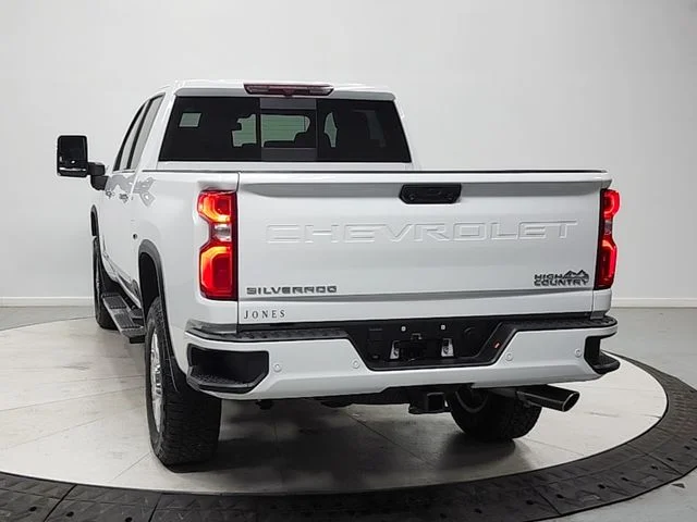 Used 2024 White Chevrolet High Country image 6