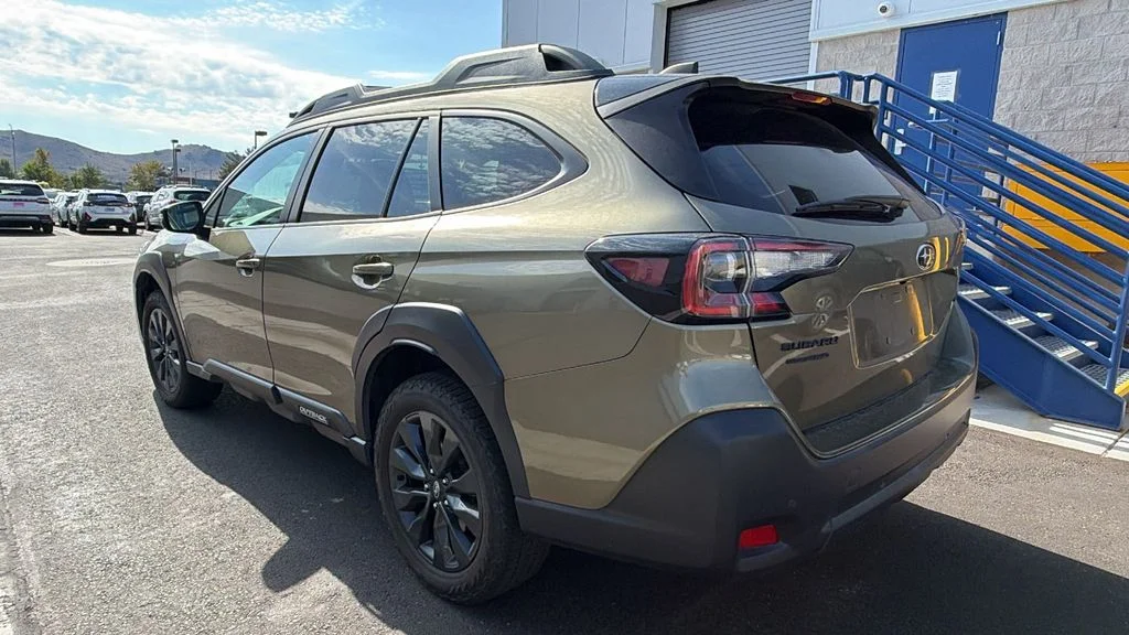 Used 2023 Green Metallic Subaru Onyx Edition image 3