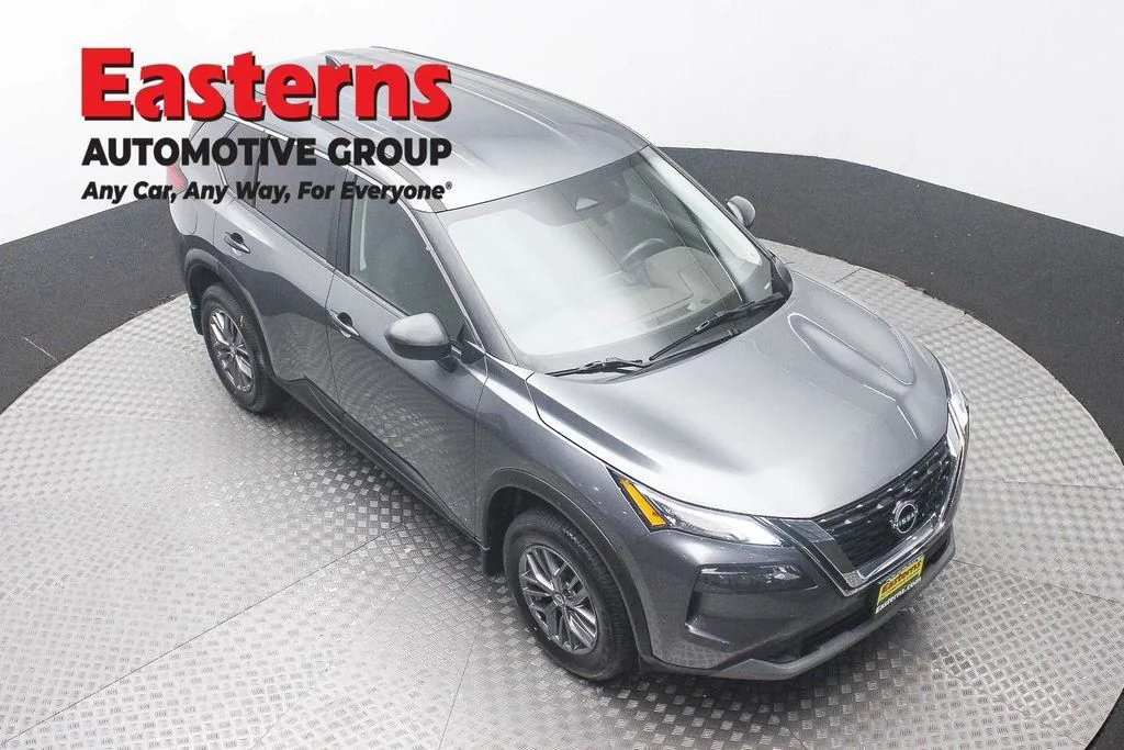 Used 2023 Gray Nissan S image 3