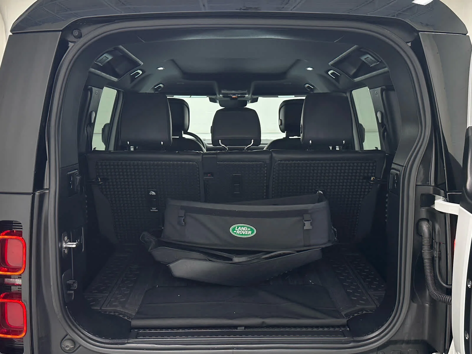 Used 2023 Fuji White Land Rover X-Dynamic SE image 43