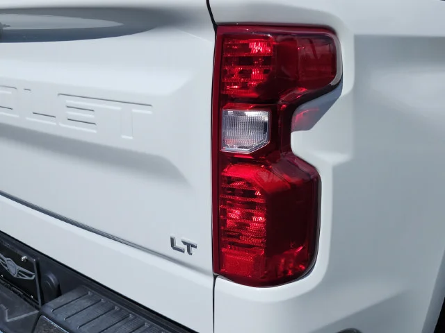 Used 2025 White Chevrolet LT image 14