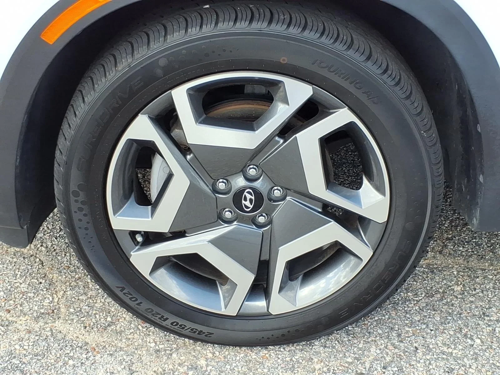 Used 2024 Hyper White Hyundai SEL 7P image 4
