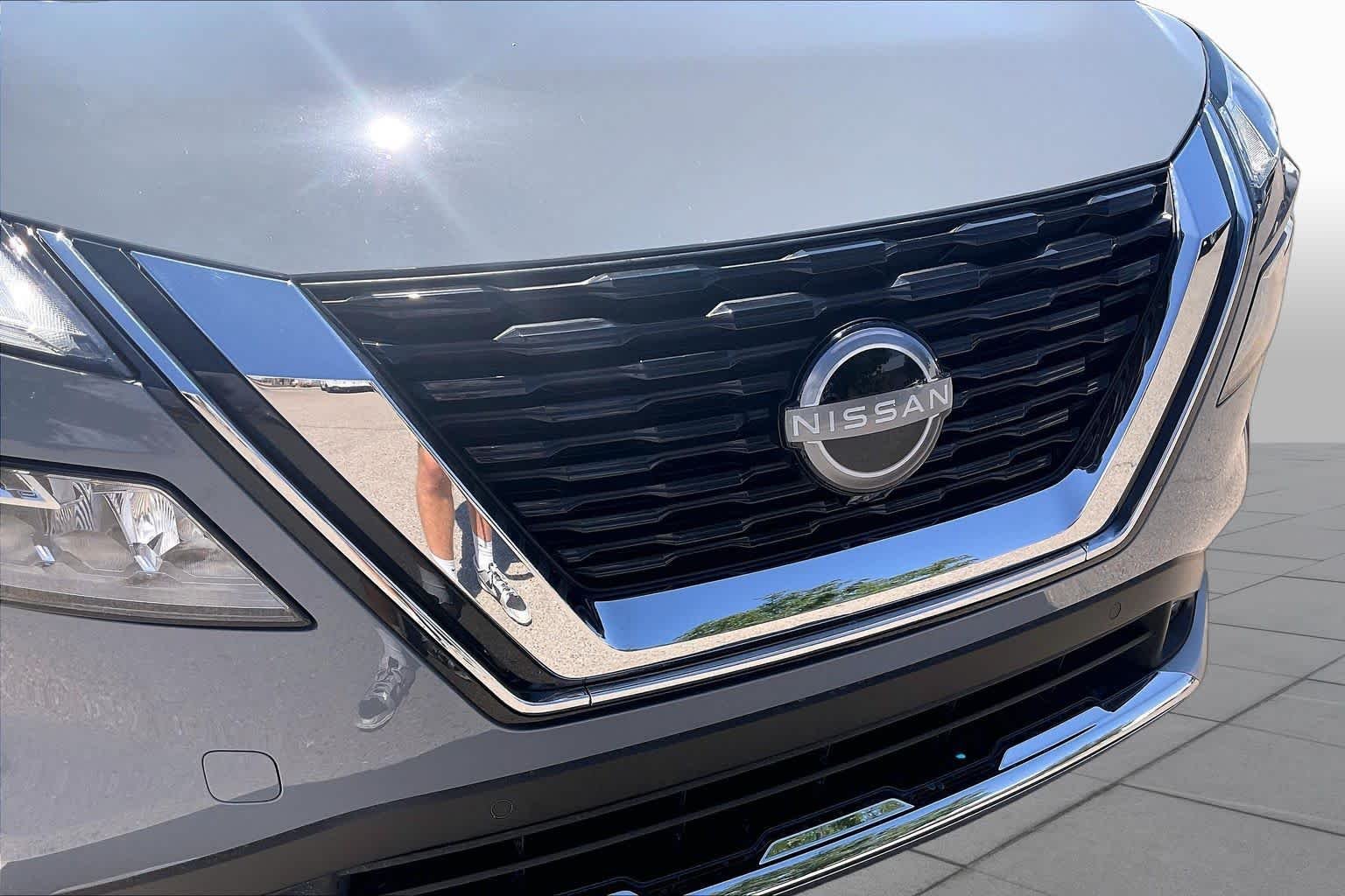 Used 2022 Boulder Gray Pearl/Super Black Nissan Platinum image 29