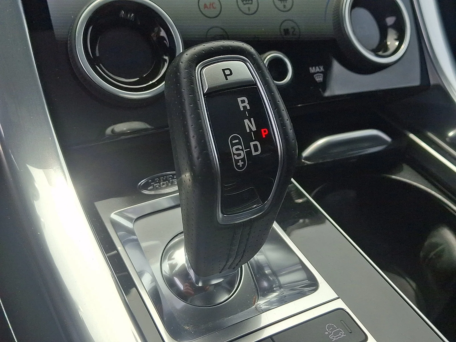 Used 2020 Black Land Rover SVR image 29