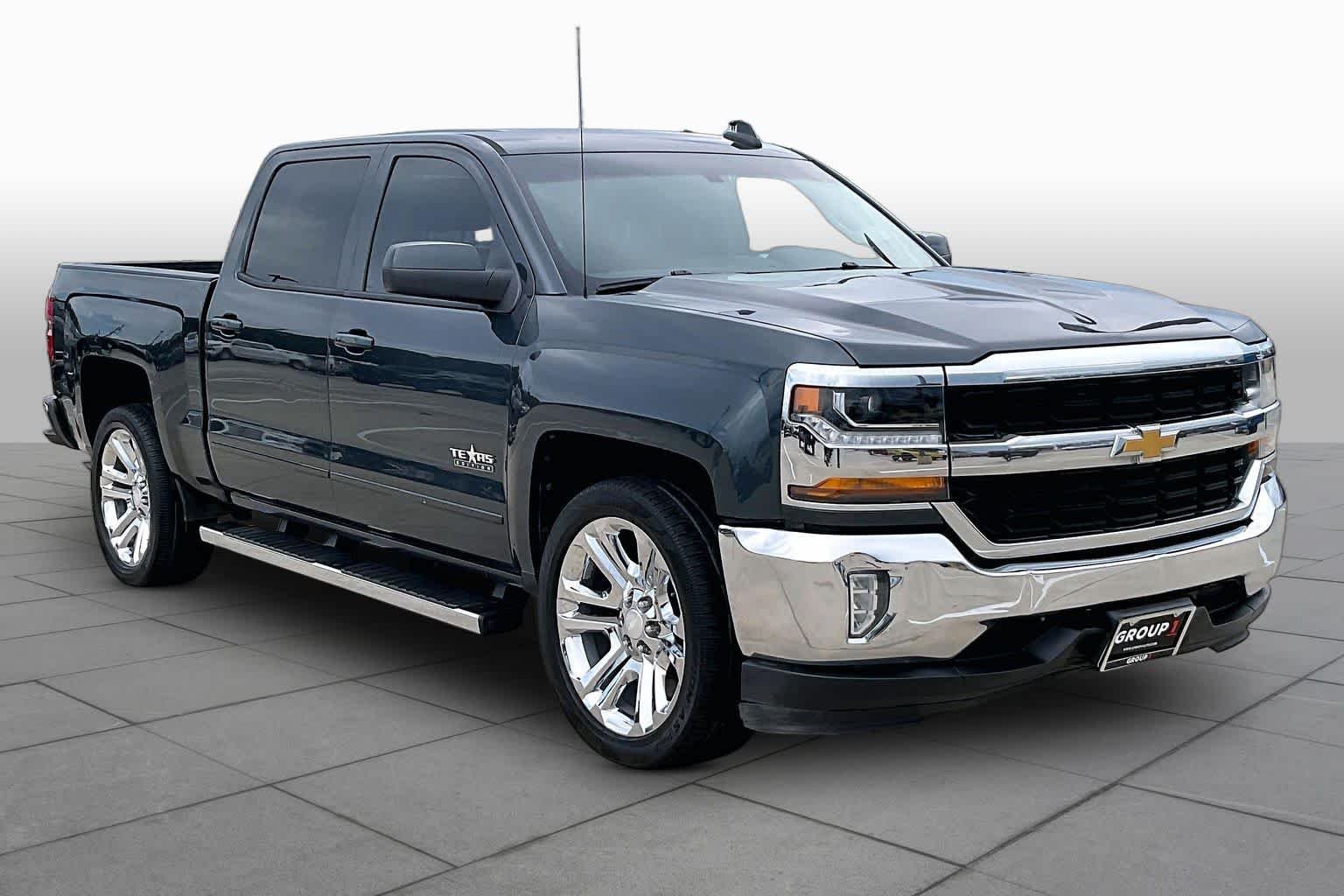 Used 2018 Graphite Metallic Chevrolet LT image 3