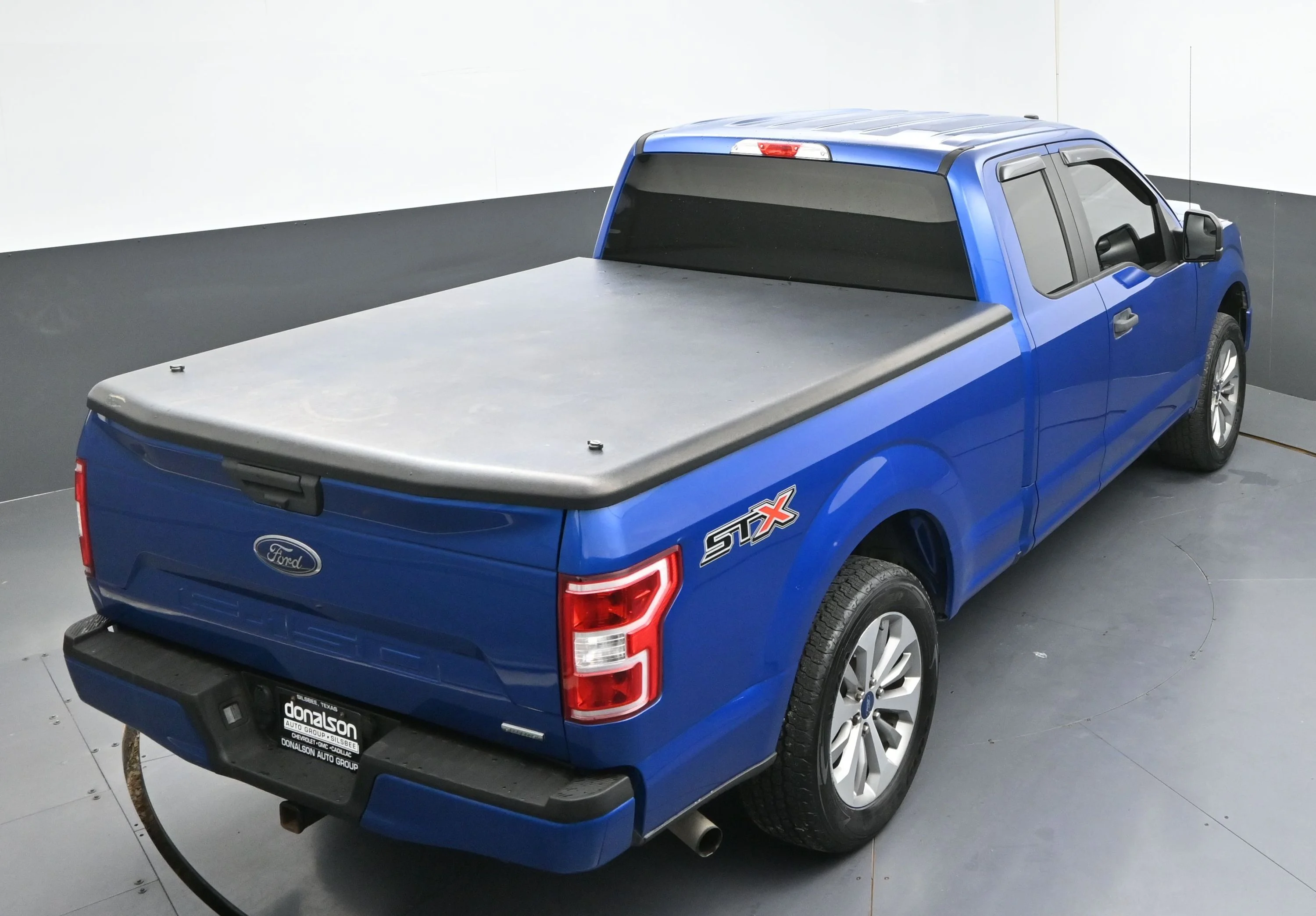 Used 2018 Blue Ford XL image 19