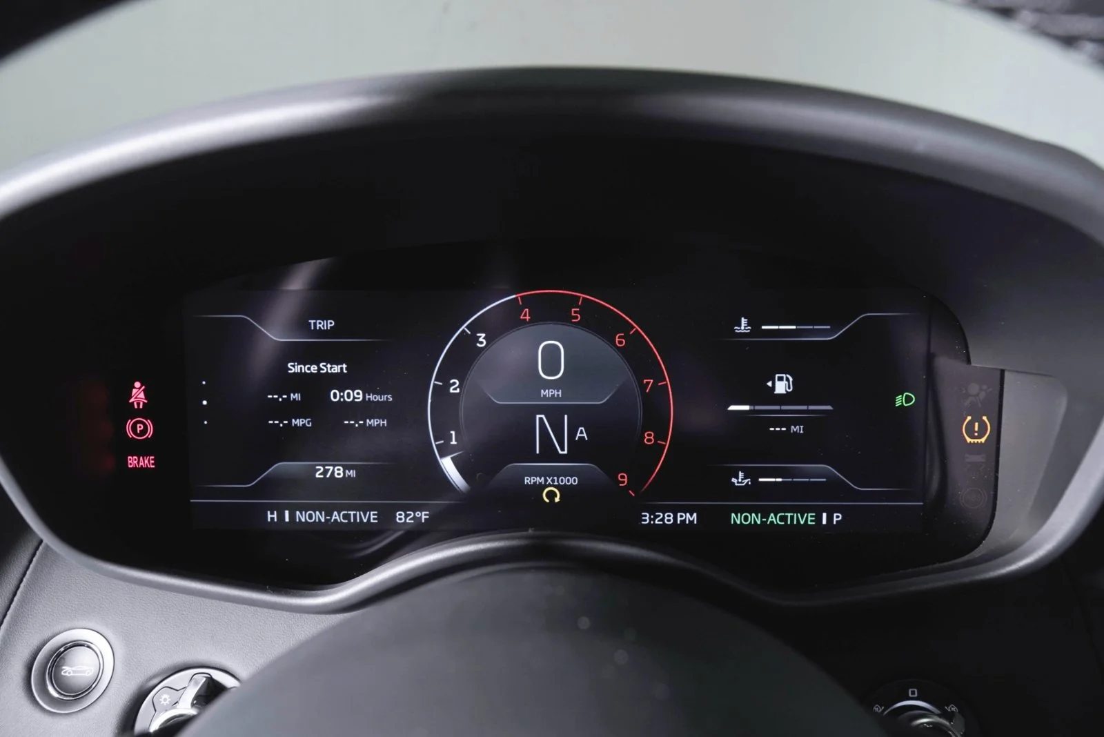 Used 2025  McLaren  image 6