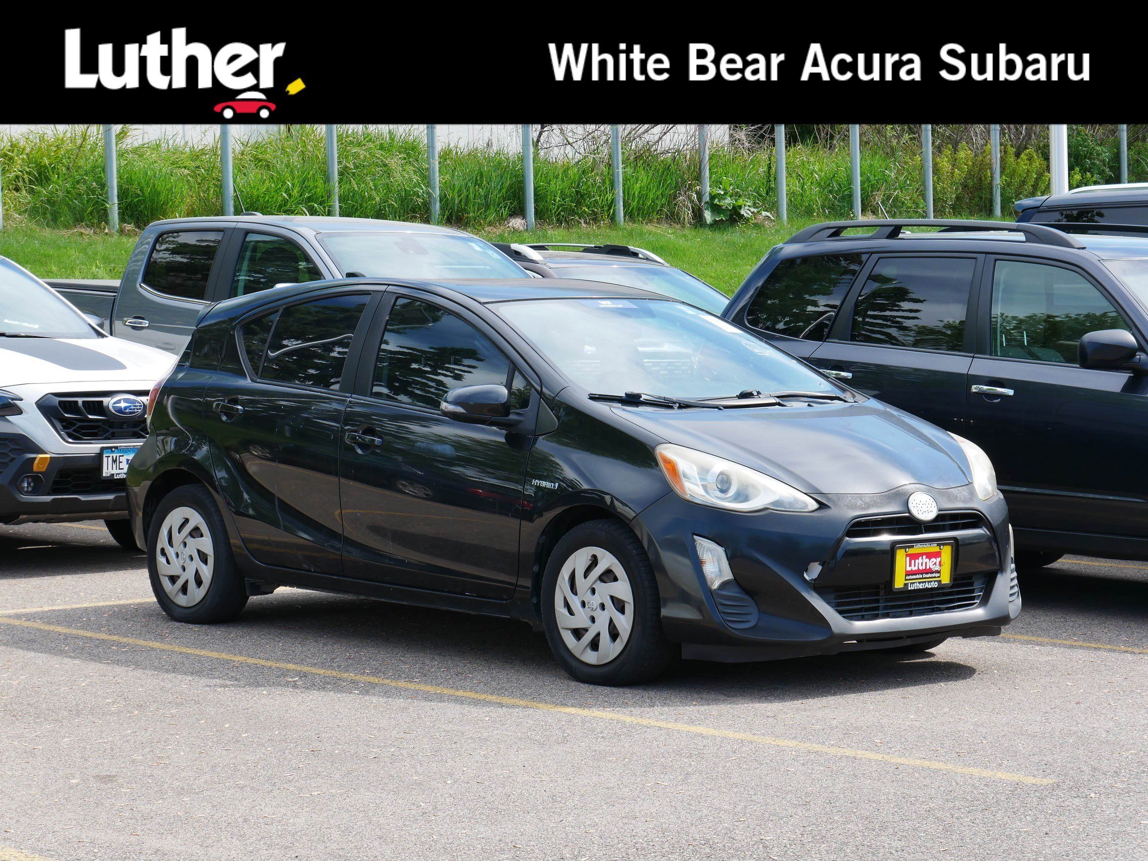 2016 Toyota Prius c Two's photo