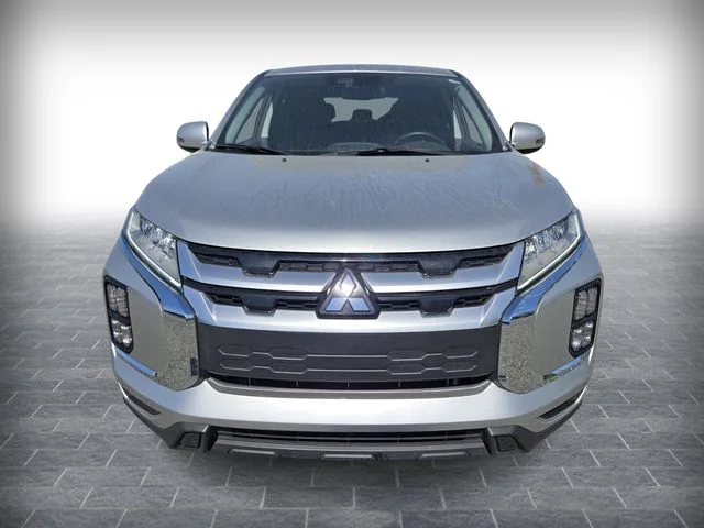 Used 2025 Silver Mitsubishi 2.0 SE image 2