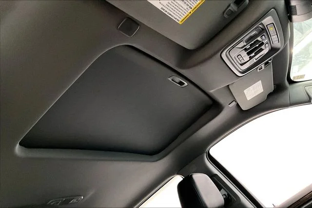 Used 2024 Onyx Black GMC Elevation image 20