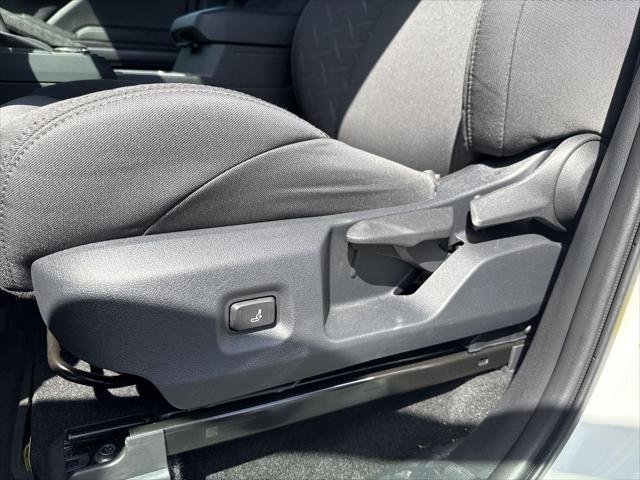 2025 Toyota Tacoma SR5 - Photo 41