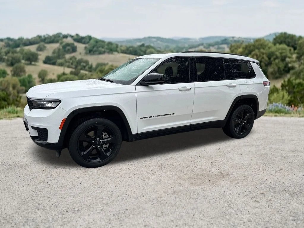 Used 2023 White Jeep Altitude image 4